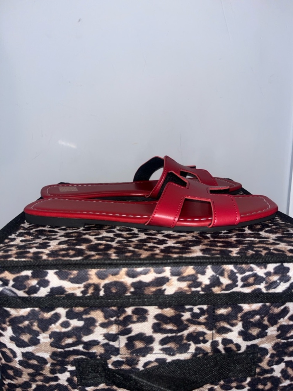 Red H sandals - Picture 2 of 3